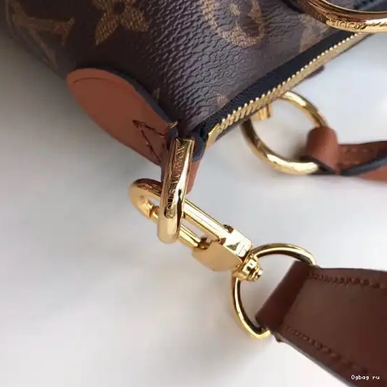 Vuitton V MM TOTE Louis 0521